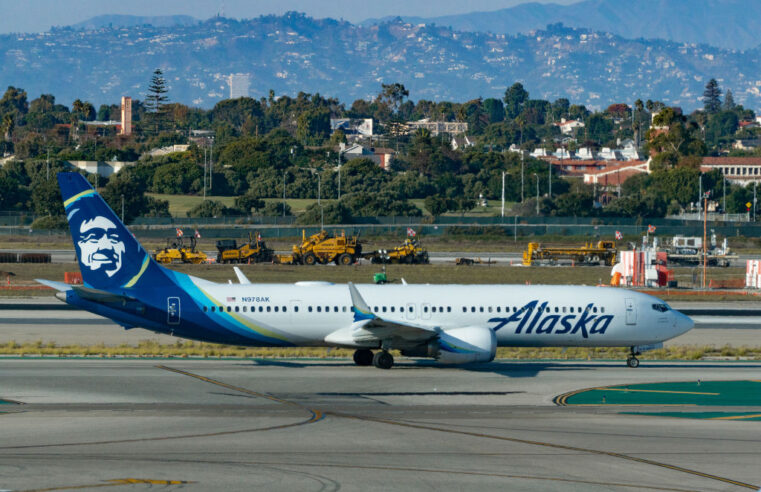 Alaska Airlines Grounds Boeing 737-9 Aircraft After Forced Emergency Landing
