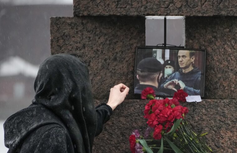 Alexei Navalny’s team confirms his death. His mother is searching for his body