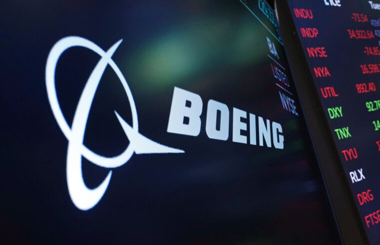 Boeing Ousts Head of 737 Jetliner Program