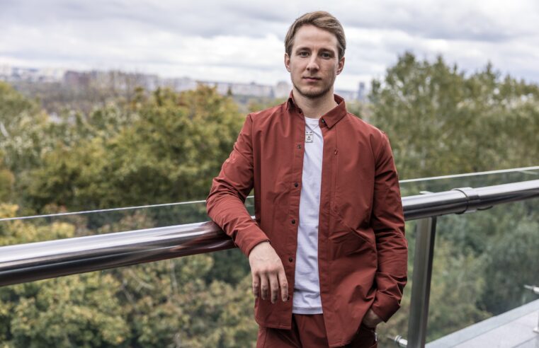 ‘The Bachelor,’ Ukraine edition, features a veteran who lost both legs in the war